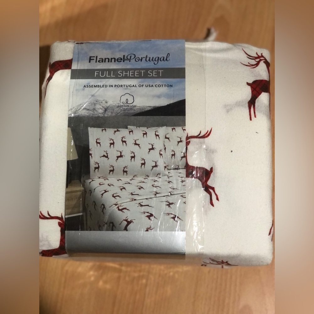 Portuguese Red Reindeer Flannel 4-piece Sheet Sets size Full